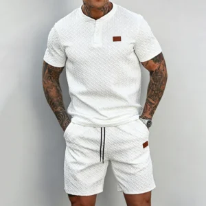 Camiseta y shorts cuello redondo,.